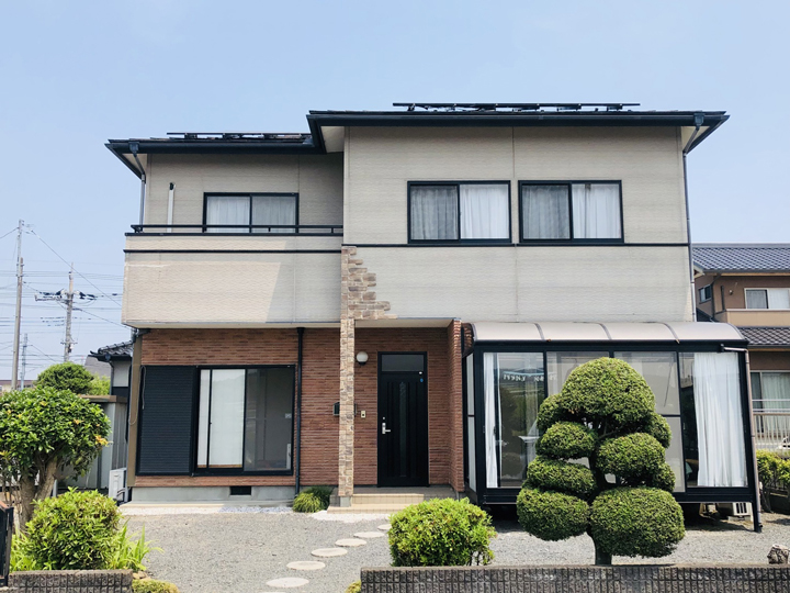 付帯部も日焼けで色が褪せてしまっています。