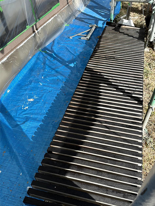 経年劣化が見られていた縁側も新品のようにピカピカです。外壁のカラーと合わせて落ち着いた雰囲気です。