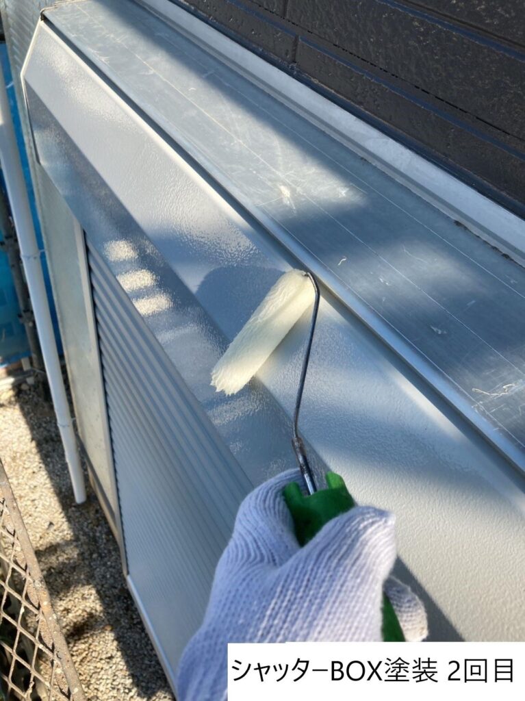 シャッターボックス塗装2回目です。