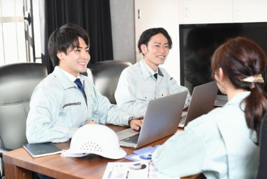 DIY vs プロ業者：屋根塗装を自分で行うべきか、プロに任せるか？